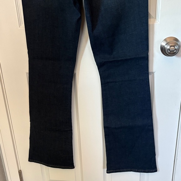 Levi's Women's Totally Shaping 10L Mid-Rise Bootcut Dark Indigo Jeans - Picture 9 of 11